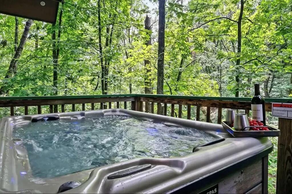 فيلا Beary Peaceful Smokies Retreat: Hot-Tub & Pools بيدجن فورج المظهر الخارجي الصورة